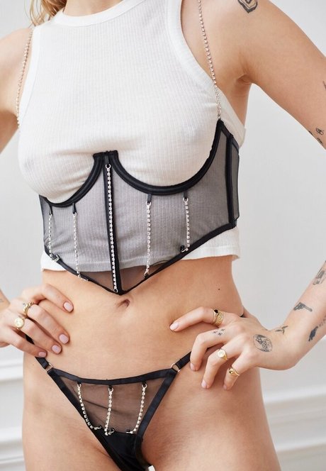 Lindsay Vrckovnik Linmick model exclusive photos