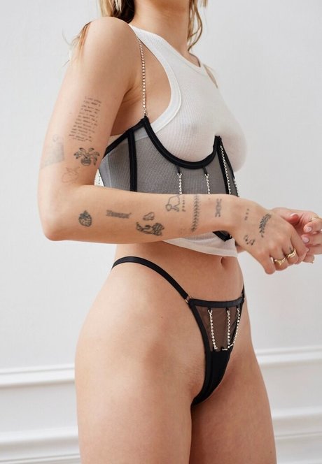 Lindsay Vrckovnik Linmick model beautiful galleries