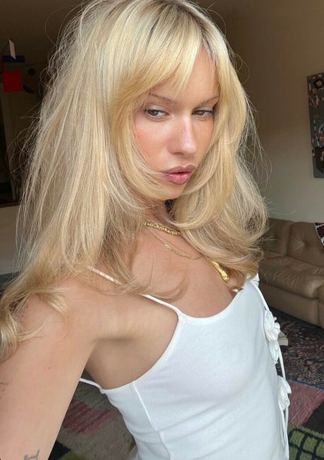 Lindsay Vrckovnik Linmick model adult img