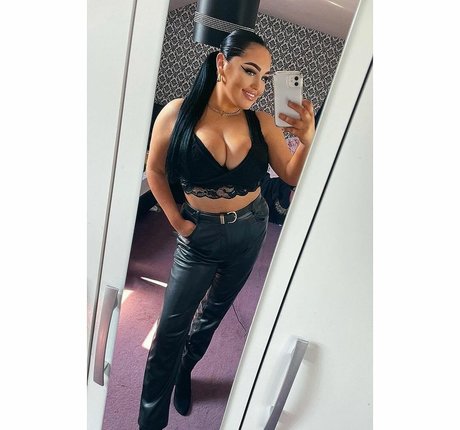 Rosie May xxx model pic