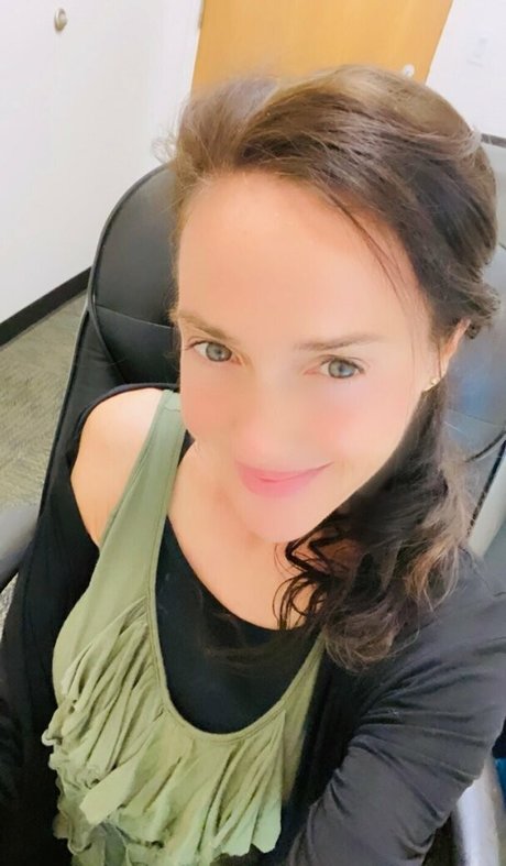 lilrosiedoll sexy actress pic