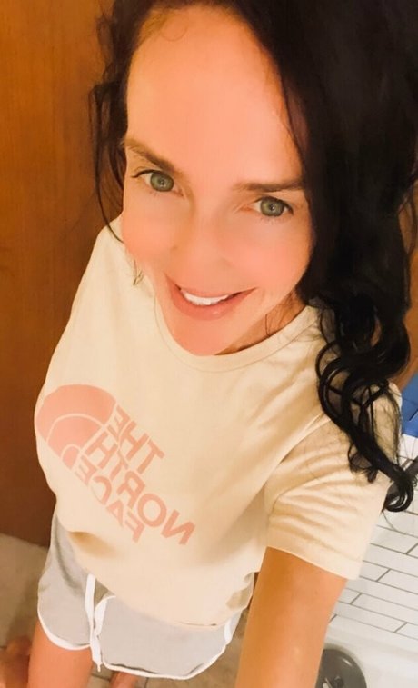 lilrosiedoll model img