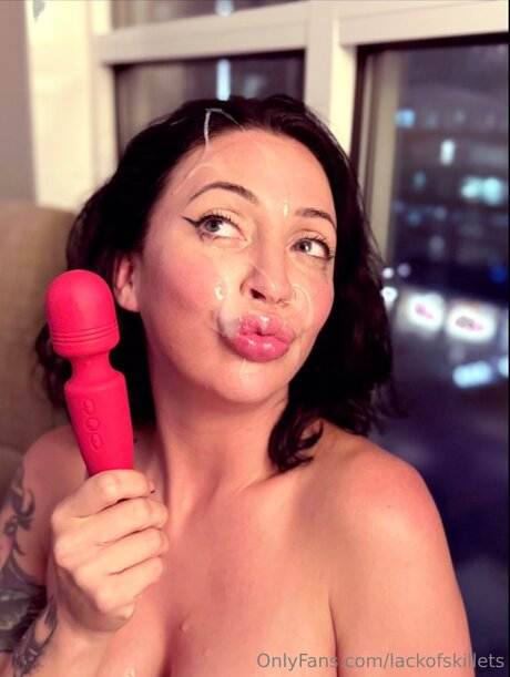 lackofskillets model exclusive pic