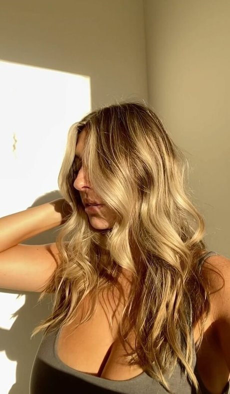 Abbey Wilson model top picture