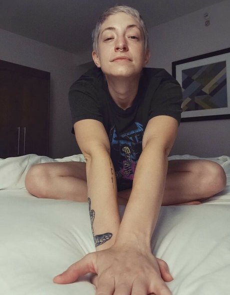 Tybee Diskin model free photos