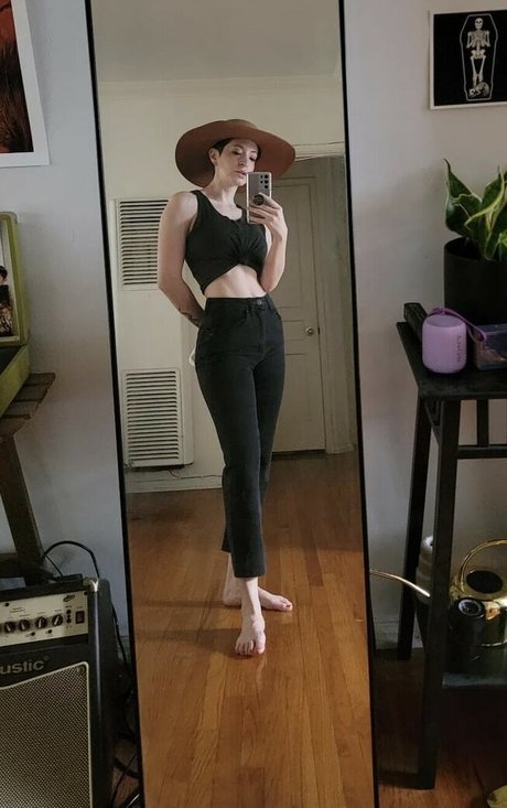 Tybee Diskin nude star images