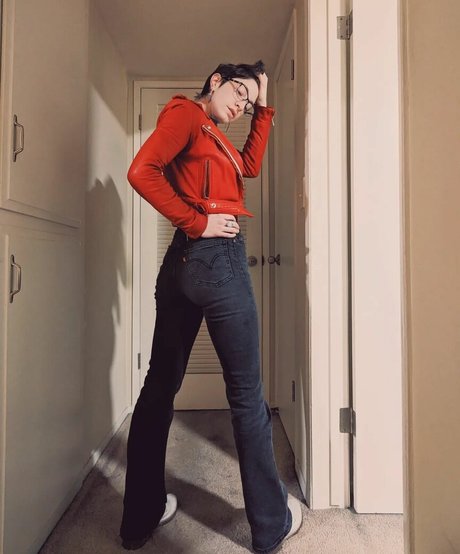 Tybee Diskin adult actress image