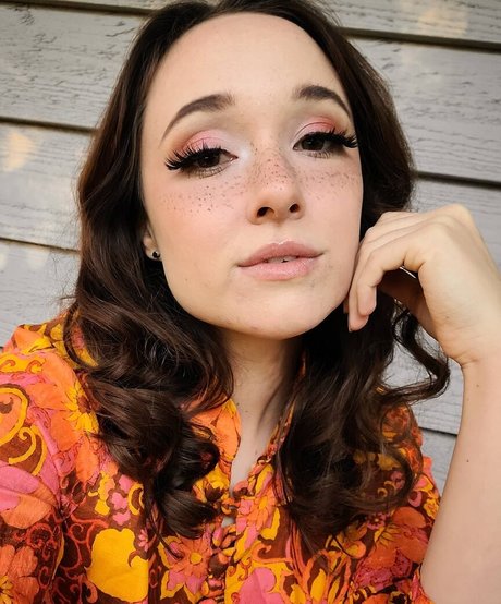 AmyKay ASMR model art galleries