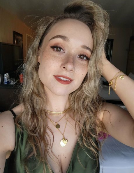 AmyKay ASMR naked actress picture