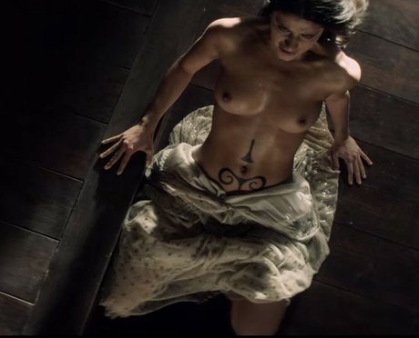 Anya Chalotra model perfect pics