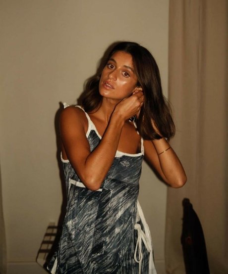 Anya Chalotra nude model pics