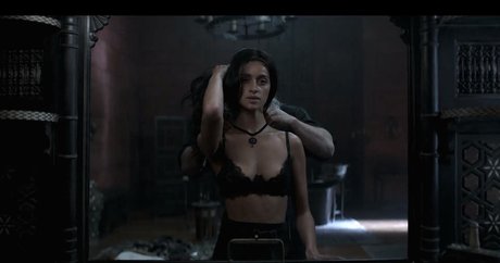 Anya Chalotra top star pic