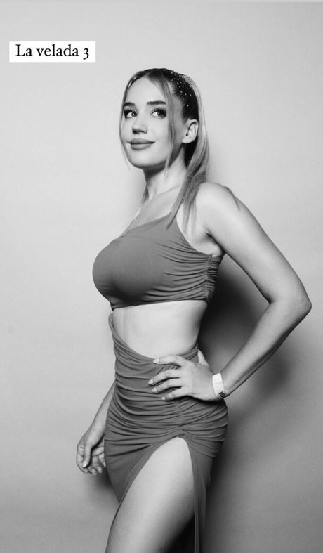 llunaclark sexy star img