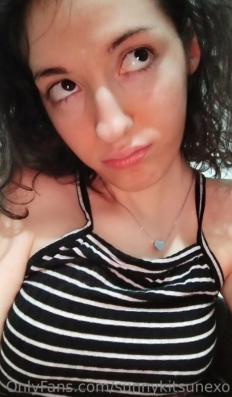 sunnykitsunexo nude model photo