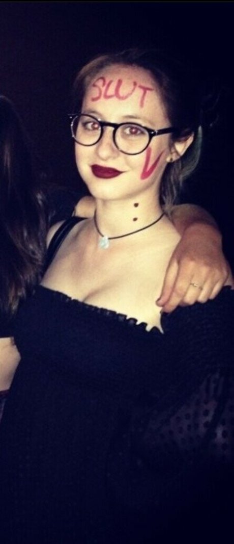 Girlfriend Reviews sexy actress photo