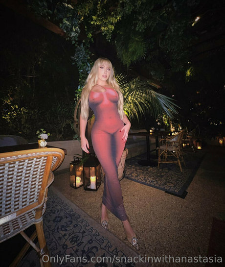 snackinwithanastasia pornographic model image