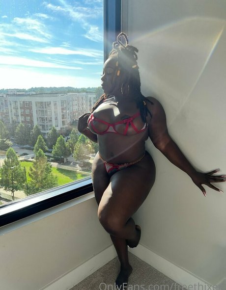 freethixen model adult pic