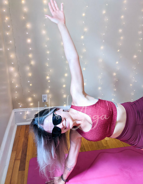 hot yoga porn model img