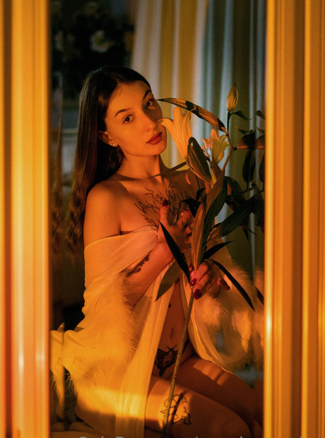 pppoisonnn ivy model perfect photo