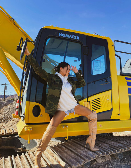 flat chested onlyfans naked archive