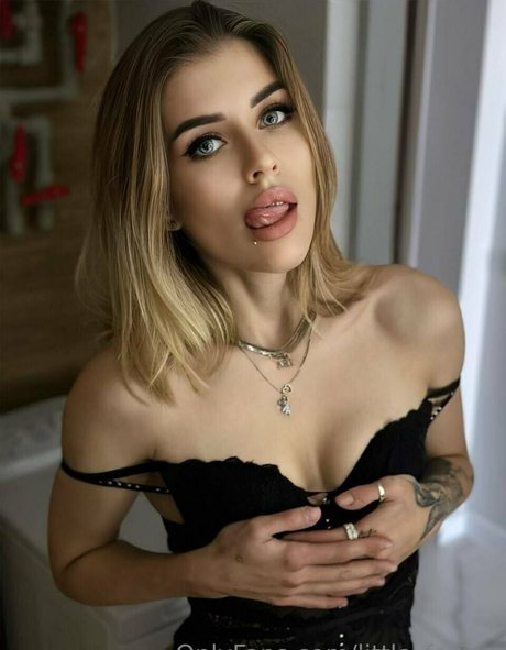 little foxiee sex model image