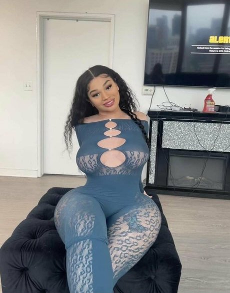 Tbabyalee pornstar naked pic