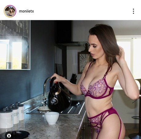 moniietx nude pornstar img