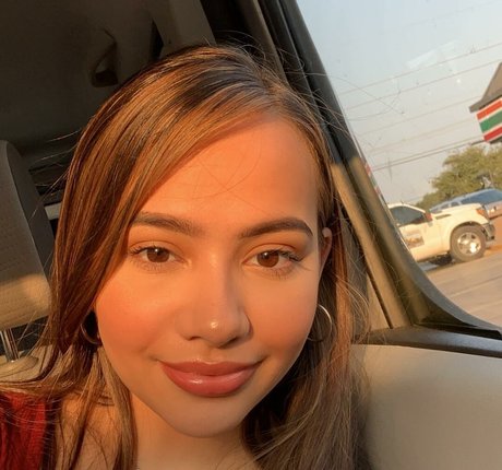 Ellie Johnston model perfect pictures