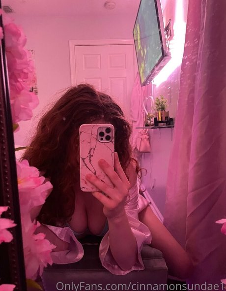 cinnamonsundae1 star hot picture