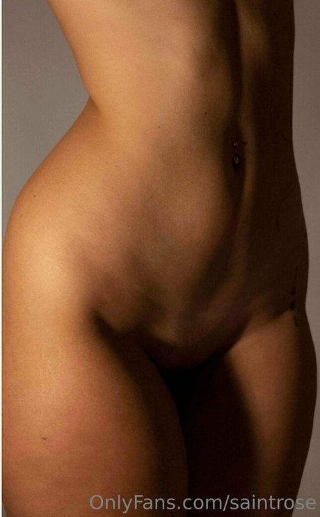 Ebony Saint Rose star exclusive pic