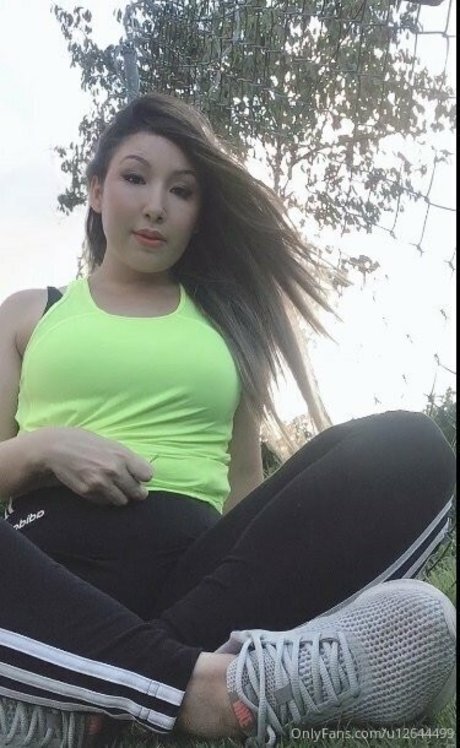 Yu Ferracini model art galleries