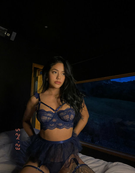 Novlux model perfect pic