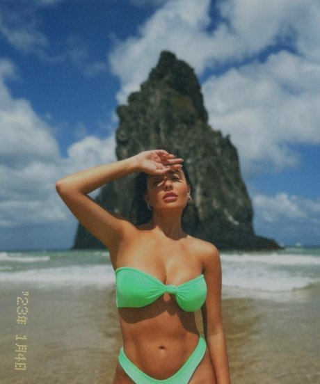 Thais Braz nude model photos