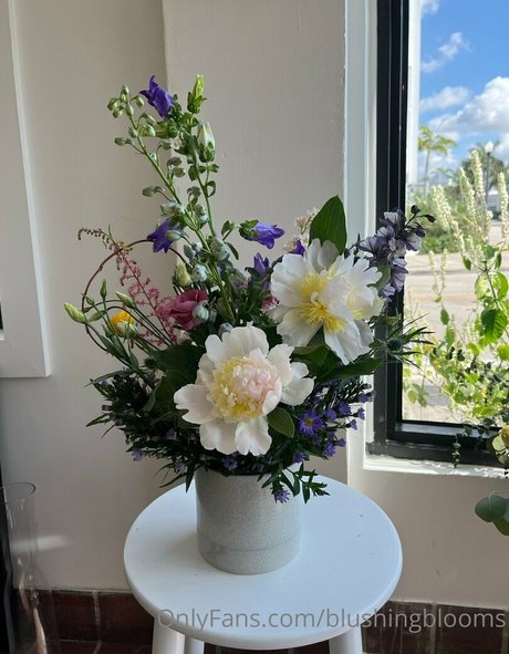 female popular onlyfans free naked pic