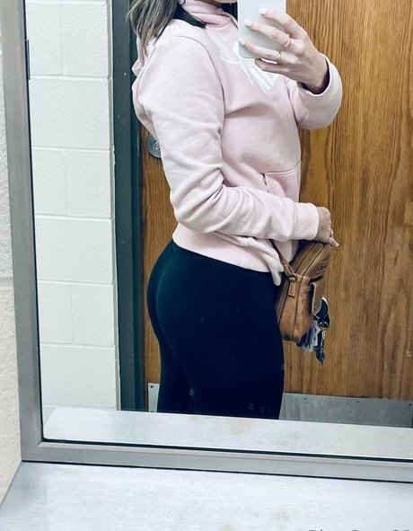 clever belle5 nude actress pics