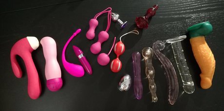 piercedpussysiren nude model image