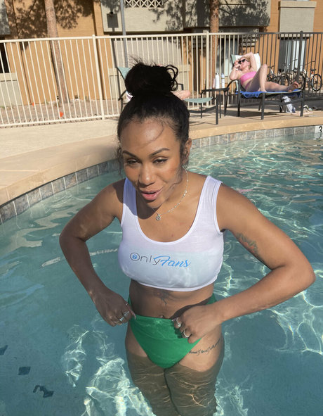 thatonegirlmikeyvlogs Photo Gallery