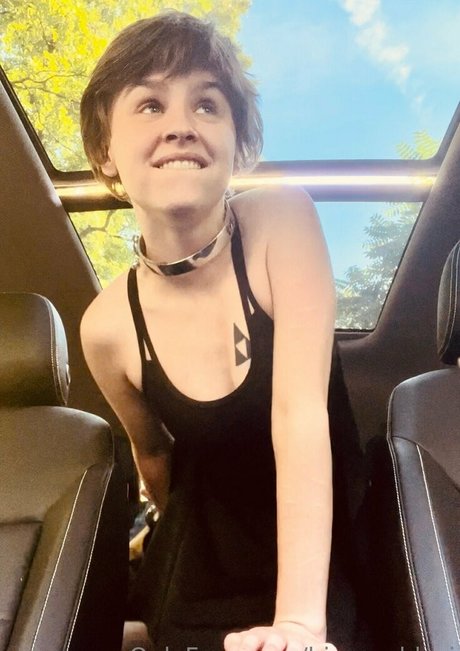 binxanddesi art model gallery