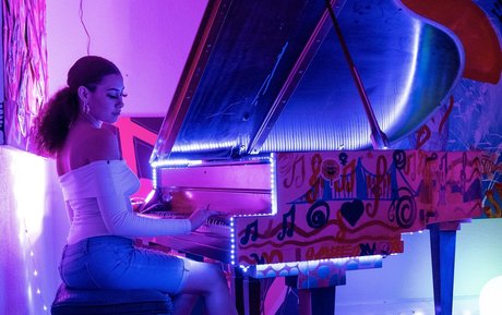 mollycreamss nude pornstar galleries