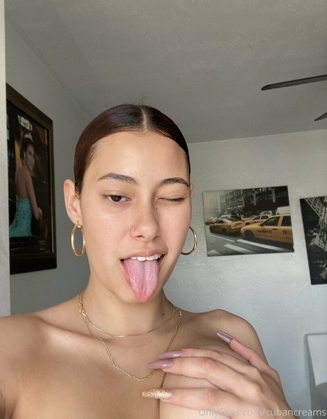 mollycreamss sexy model photos