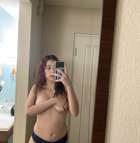 mollycreamss free actress images