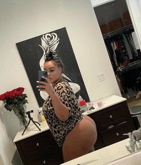 aundreanarene model pretty img