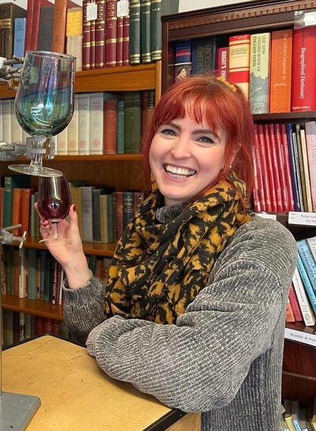 Izzie Balmer art model pics