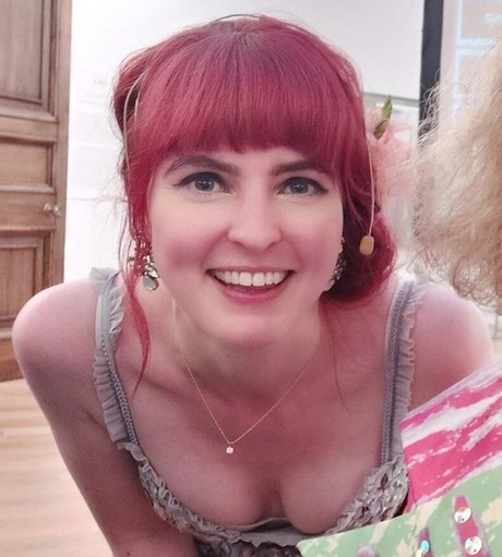 Izzie Balmer pornstar nude gallery