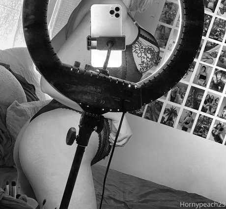 hornypeach23 model hd img