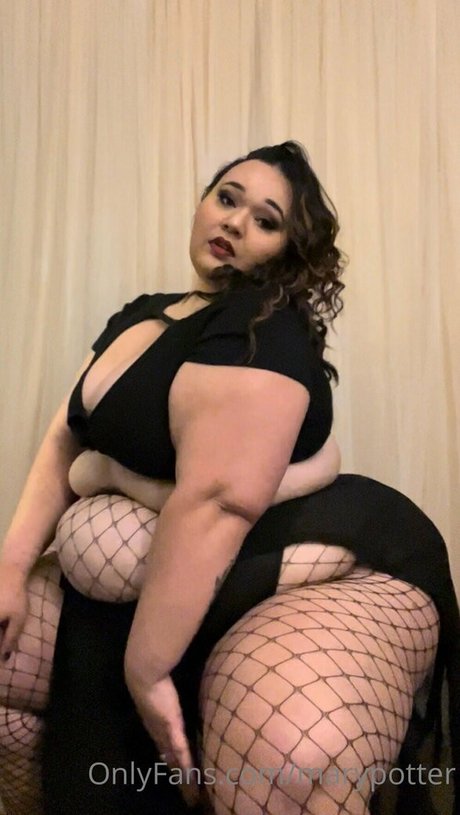 makanamoon model images