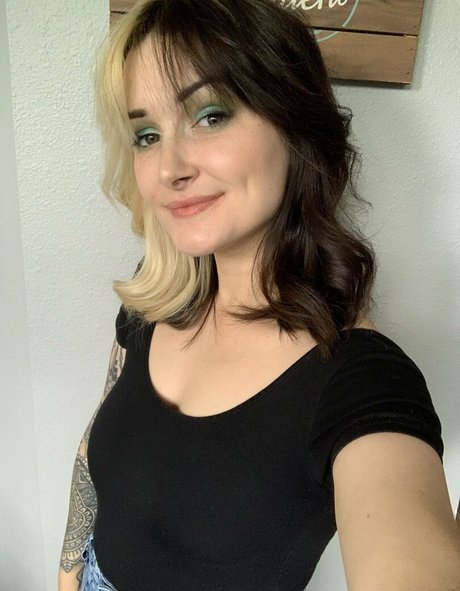 social media influencer onlyfans hot sexy pic