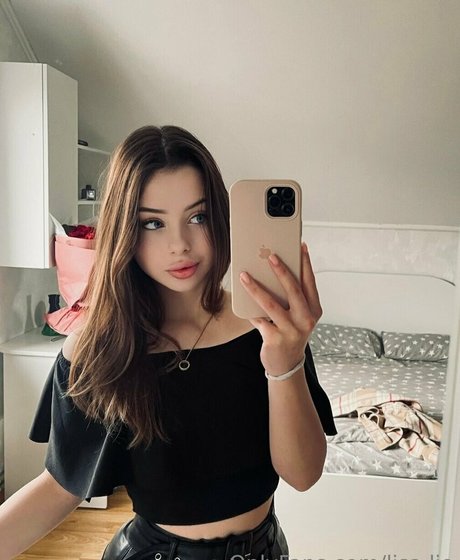 rosamelloveyou erotic model photo