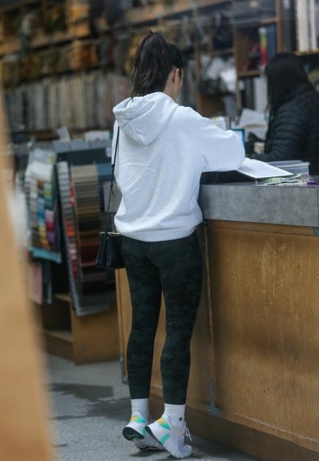 Minka Kelly sex model photo