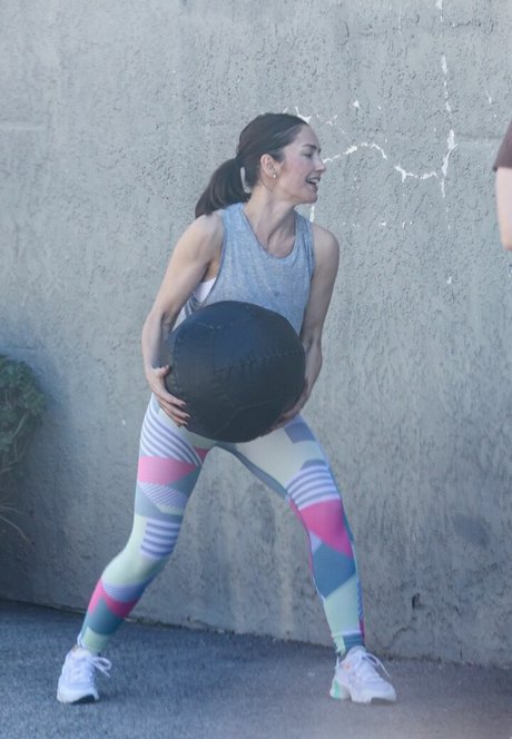 Minka Kelly star exclusive photos